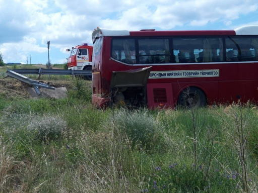 ШУУРХАЙ: Буриадад Монгол жуулчдын зорчиж явсан автобус осолджээ