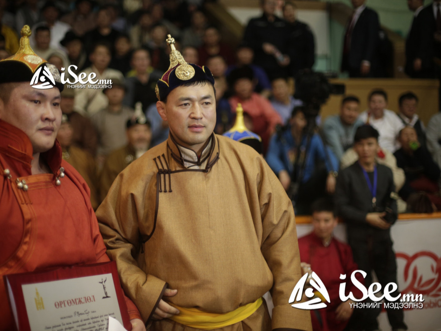 Төв аймгийн наадамд барилдсан А.Сүхбат гурвын даваанд өвдөг шорооджээ