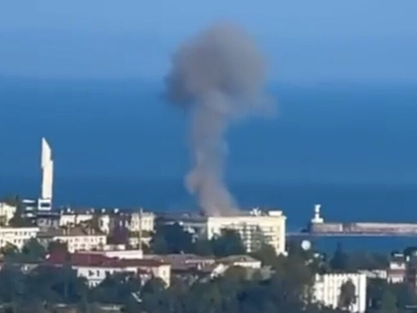 Крым дахь Оросын Хар тэнгисийн флот руу нисгэгчгүй онгоцоор дайрчээ