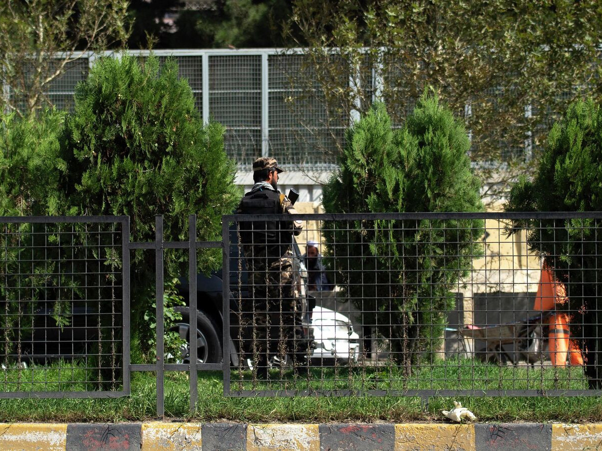 ВИДЕО: Кабул дахь Оросын ЭСЯ-ны гадаа амиа золиослогч бөмбөг дэлбэлж, консулын газрын хоёр ажилтан амиа алджээ