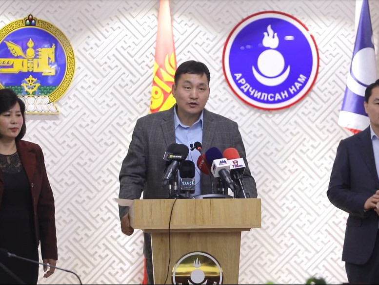 Ч.Отгочулуу: Зээл олдохоо больж, зээлийн зардал улам өсгөх ажлыг Ч.Хүрэлбаатар сайд хийж байна 