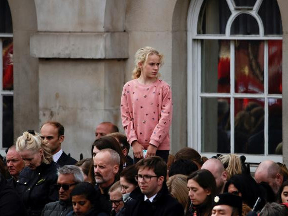 ФОТО: Английн хатан хаан II Элизабетийг сүүлчийн замд нь үдэх төрийн оршуулгын ёслол болов