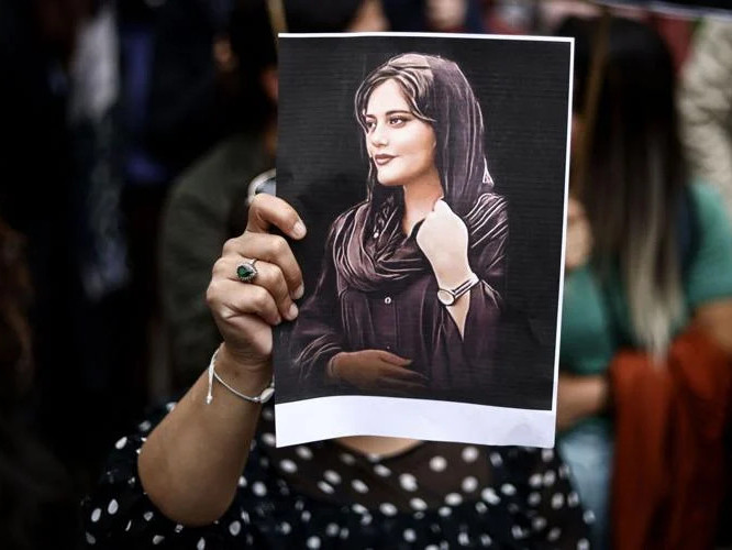 "Эмэгтэйчүүдийн ялгаварлан гадуурхалтыг зогсоох" жагсаал Иранд хүрээгээ тэлсээр байна