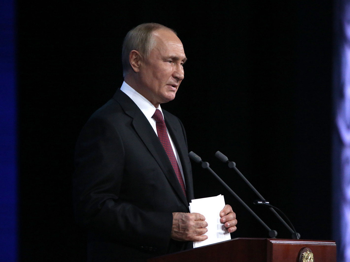 "Оросын зэвсэгт хүчинд алба хааж буй гадаадын иргэнд ОХУ-ын иргэншил өгөх" хуульд В.Путин гарын үсэг зуржээ