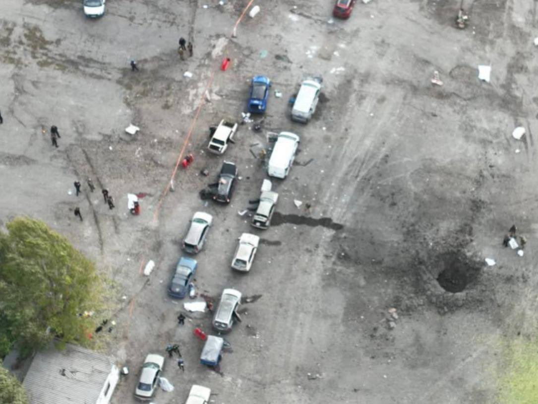 Оросын цэргийн хүчнийхэн энгийн иргэдийн автомашины цуваа руу пуужингаар цохилт өгсний улмаас 30 хүн амь үрэгджээ