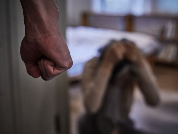 ШУУРХАЙ: БНСУ-д 20 гаруй настай Монгол эмэгтэйг бүлэглэн зодсон залуусыг баривчилжээ