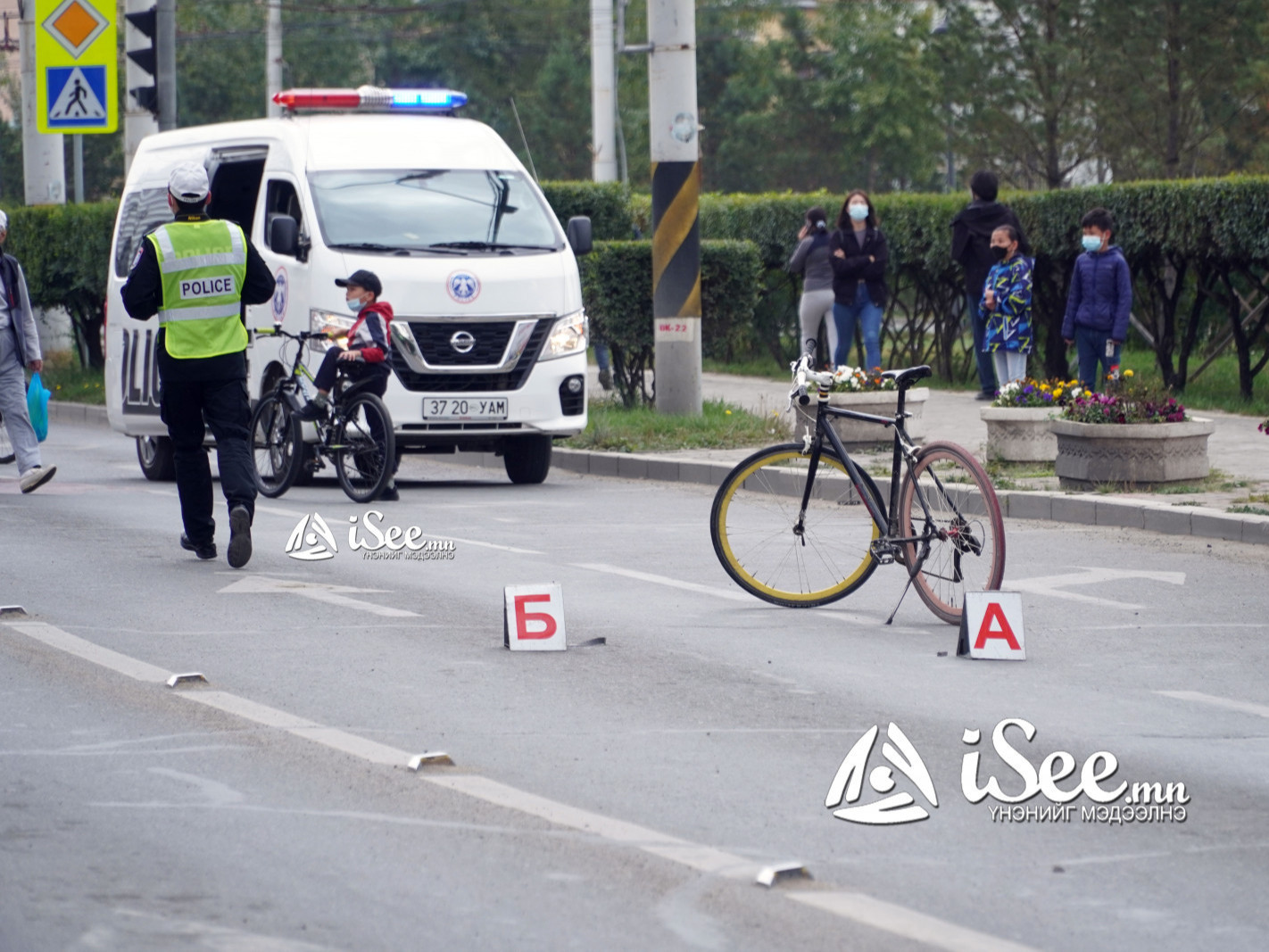 СЭРЭМЖЛҮҮЛЭГ: Хоёр машин мөргөлдөж 31 настай, эмэгтэй автомашины төмөр эд ангид хавчуулагдан нас баржээ