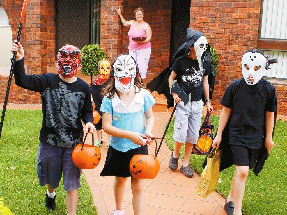 "Хүүхдийн хүмүүжилд сөрөг нөлөөлөх "Halloween"-ыг боловсролын байгууллагууд тэмдэглэхгүй" гэсэн БШУ-ны сайдын тушаал гарчээ