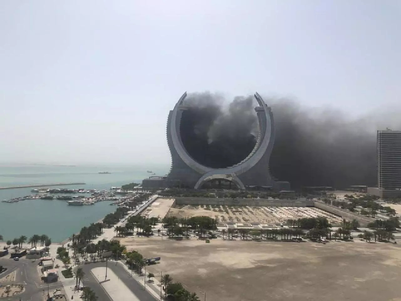 ВИДЕО: "Катар-2022" хөлбөмбөгийн ДАШТ болж буй хотод их хэмжээний түймэр гарчээ
