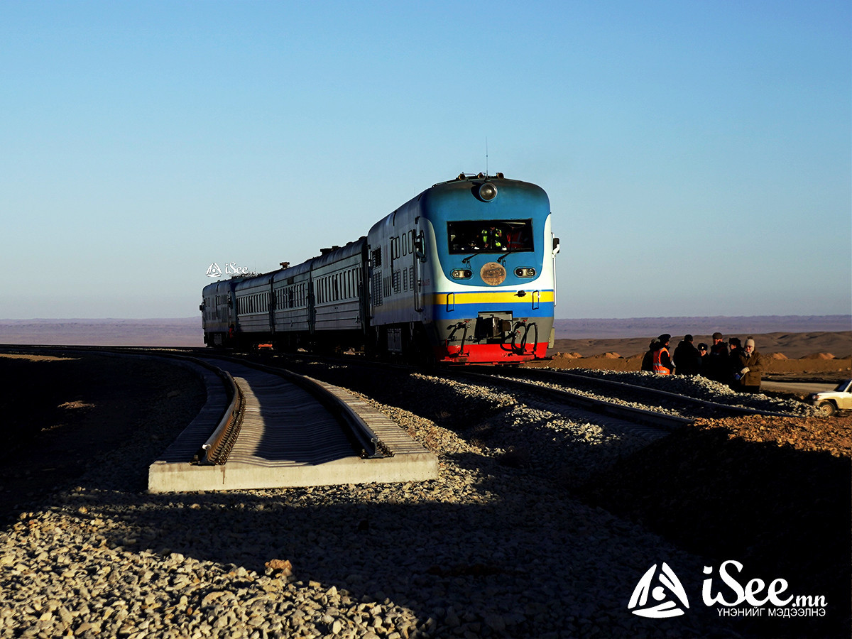 "Монгол, Хятадыг холбох төмөр замын шинэ гарцыг ойрын хугацаанд нээнэ” гэж У.Хүрэлсүхийн айлчлалын үеэр ТОХИРЧЭЭ