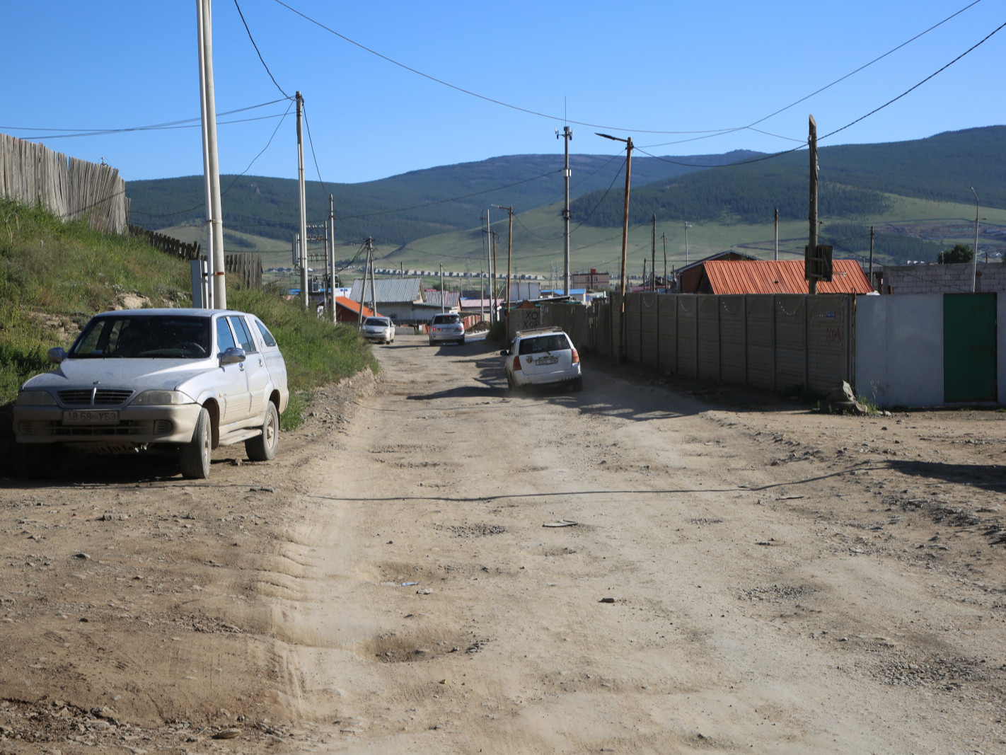 Гачууртын автозамаас Шархадны автобусны буудлын эцсийн зогсоол хүртэлх зам, гүүрийн ажлыг эрчимжүүлэх хугацаатай үүргийг өглөө