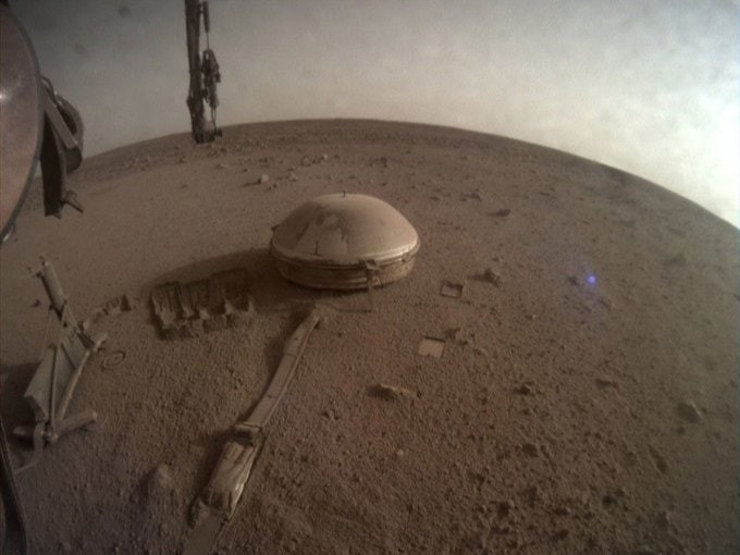 ФОТО: Ангараг гараг дээр ажиллаж буй “InSight” автомат станц хамгийн сүүлийн зургаа илгээгээд, холбоо тасарчээ