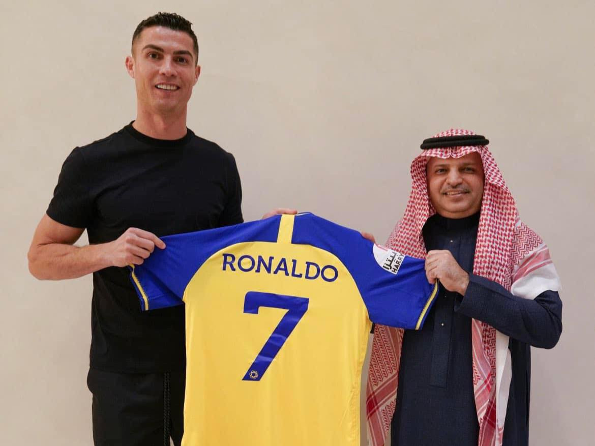 Кристиан Роналдо Саудын Арабын “Аль-Наср” багт тоглох 200 сая еврогийн гэрээнд гарын үсэг зуржээ