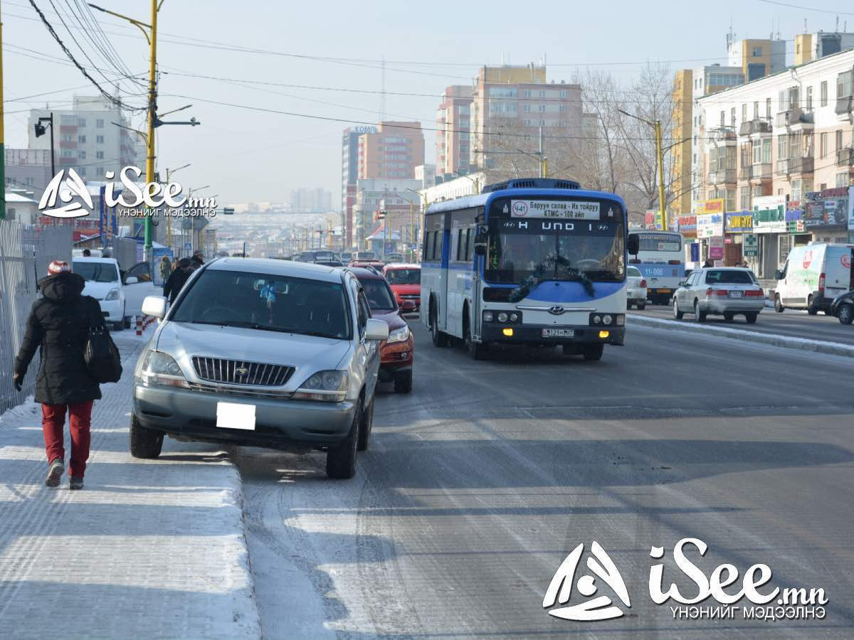 СЭРЭМЖЛҮҮЛЭГ: Нэг ой 2 сартай хүүхэд автомашин дотор түгжигдсэн байсныг гаргажээ
