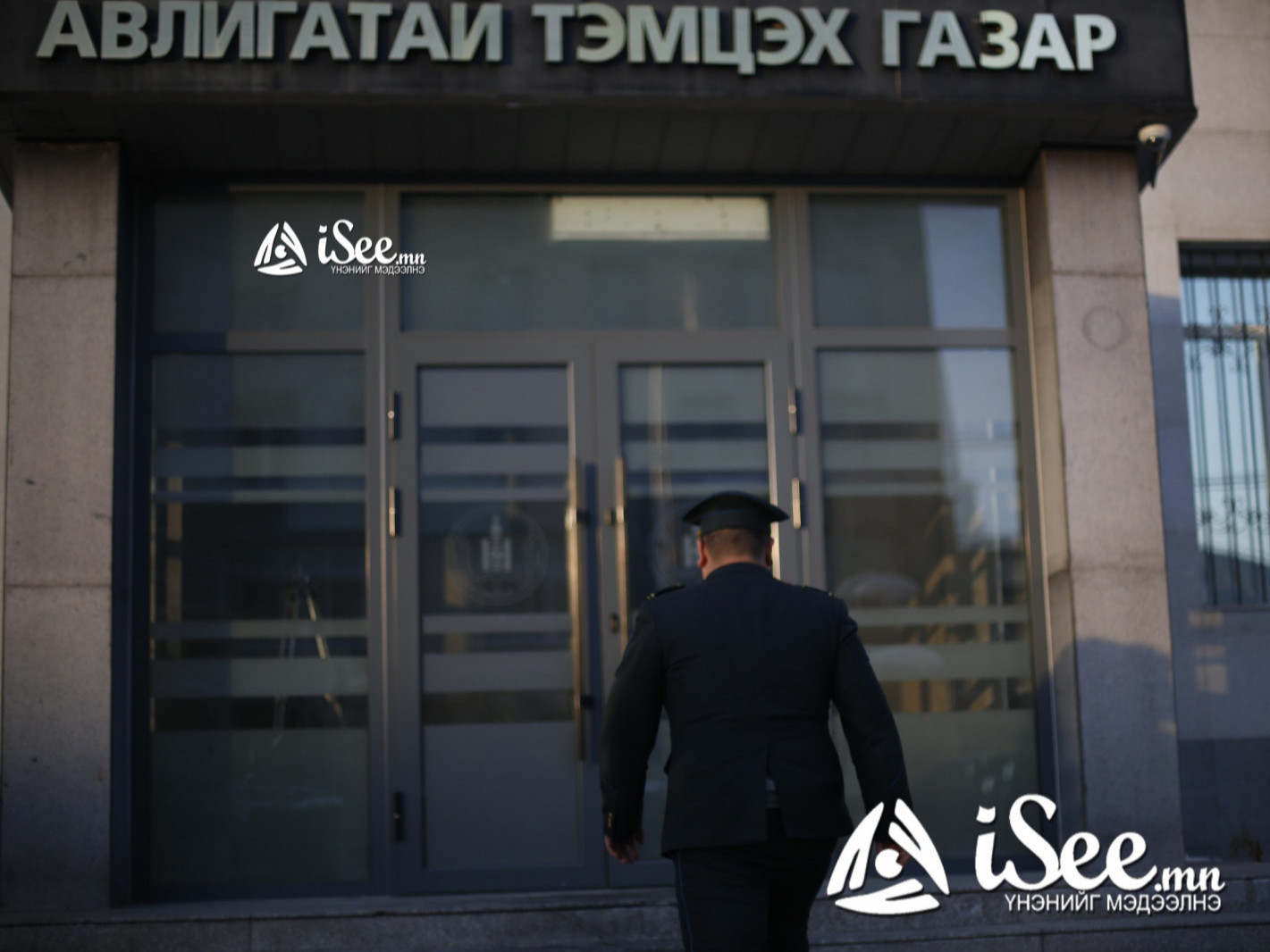 Баянхонгор аймгийн удирдах албан тушаалтнууд 100 сая төгрөгийн хахууль авчээ