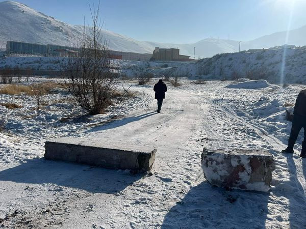 Туул гол руу тээврийн хэрэгсэлтэй нэвтрэх байршлуудад хаалт хийлээ