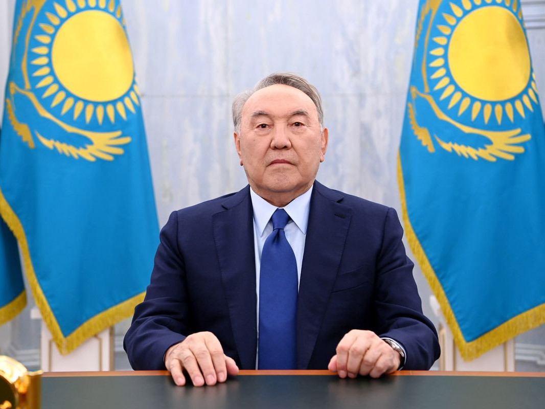 Казахстаны Ерөнхийлөгч асан Назарбаевт олгоод байсан “Үндэстний удирдагч” гэсэн цолыг хасчээ
