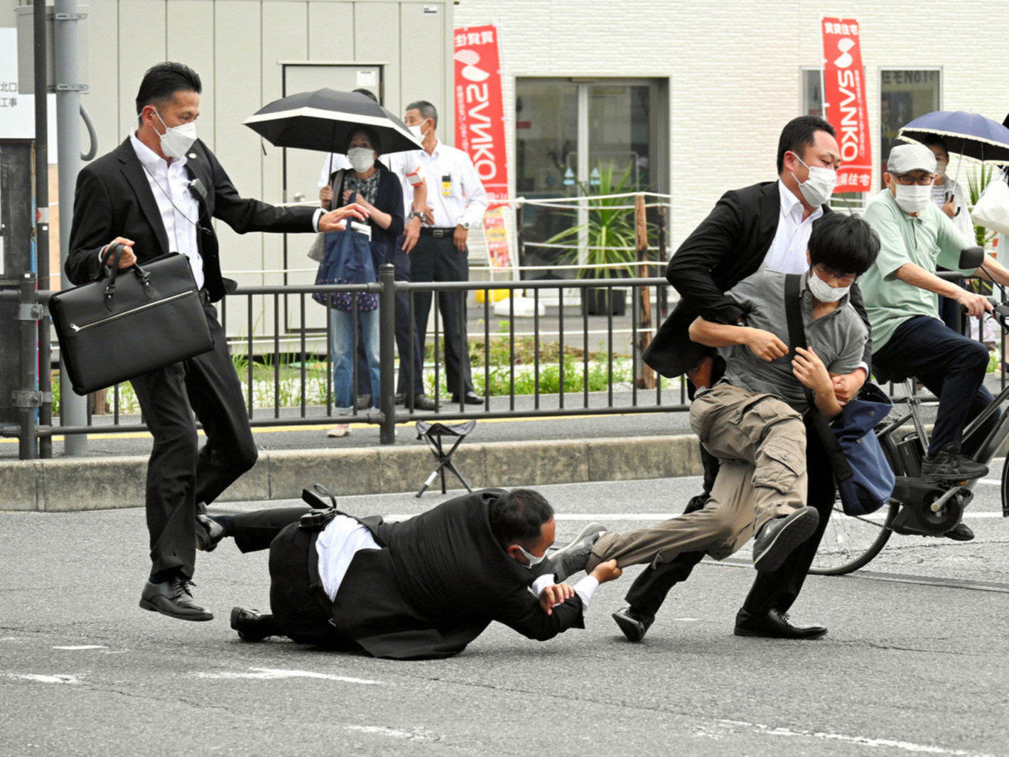 ВИДЕО: Японы Ерөнхий сайд агсан Шинзо Абэг хөнөөсөн этгээдэд ял тодорхойлжээ
