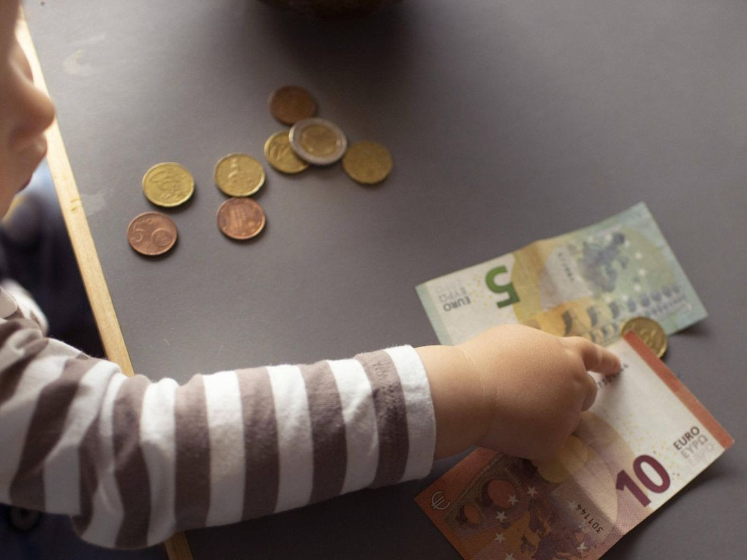 Герман Улс хүүхдийн мөнгийг энэ сарын 1-ээс эхлэн 250 евро болгон 30 еврогоор нэмэгдүүлжээ