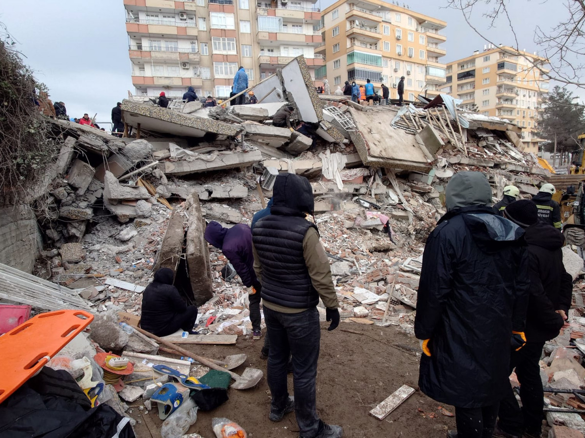 Турк, Сирид болсон газар хөдлөлтийн улмаас амь үрэгдэгсдийн тоо 15 мянга давлаа