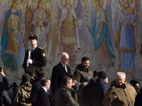 ВИДЕО: АНУ-ын Ерөнхийлөгч Жо Байден Украины нийслэл Киевт гэнэтийн айлчлал хийлээ