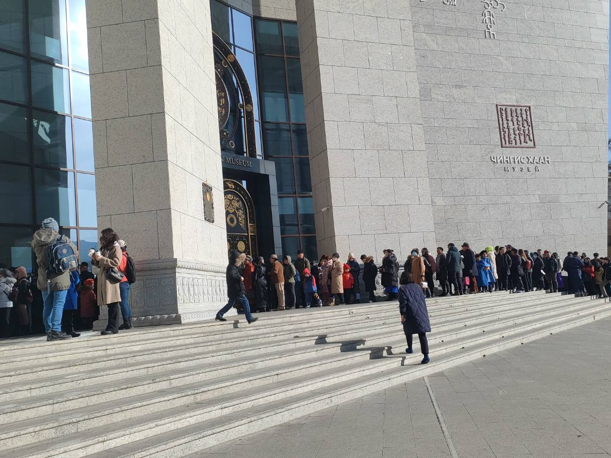 ФОТО: Чингис хаан Үндэсний музей үйлчлүүлэгч иргэдийн хөлд дарагджээ
