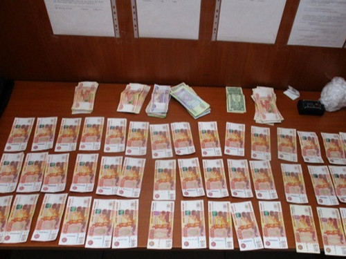 ОХУ-аас Монгол руу нэг сая гаруй рубль, 200 мянган төгрөгийн мөнгөн дэвсгэрт нэвтрүүлэхийг завдсан хэрэг гарсан гэж Оросын хэвлэлд мэдээлжээ