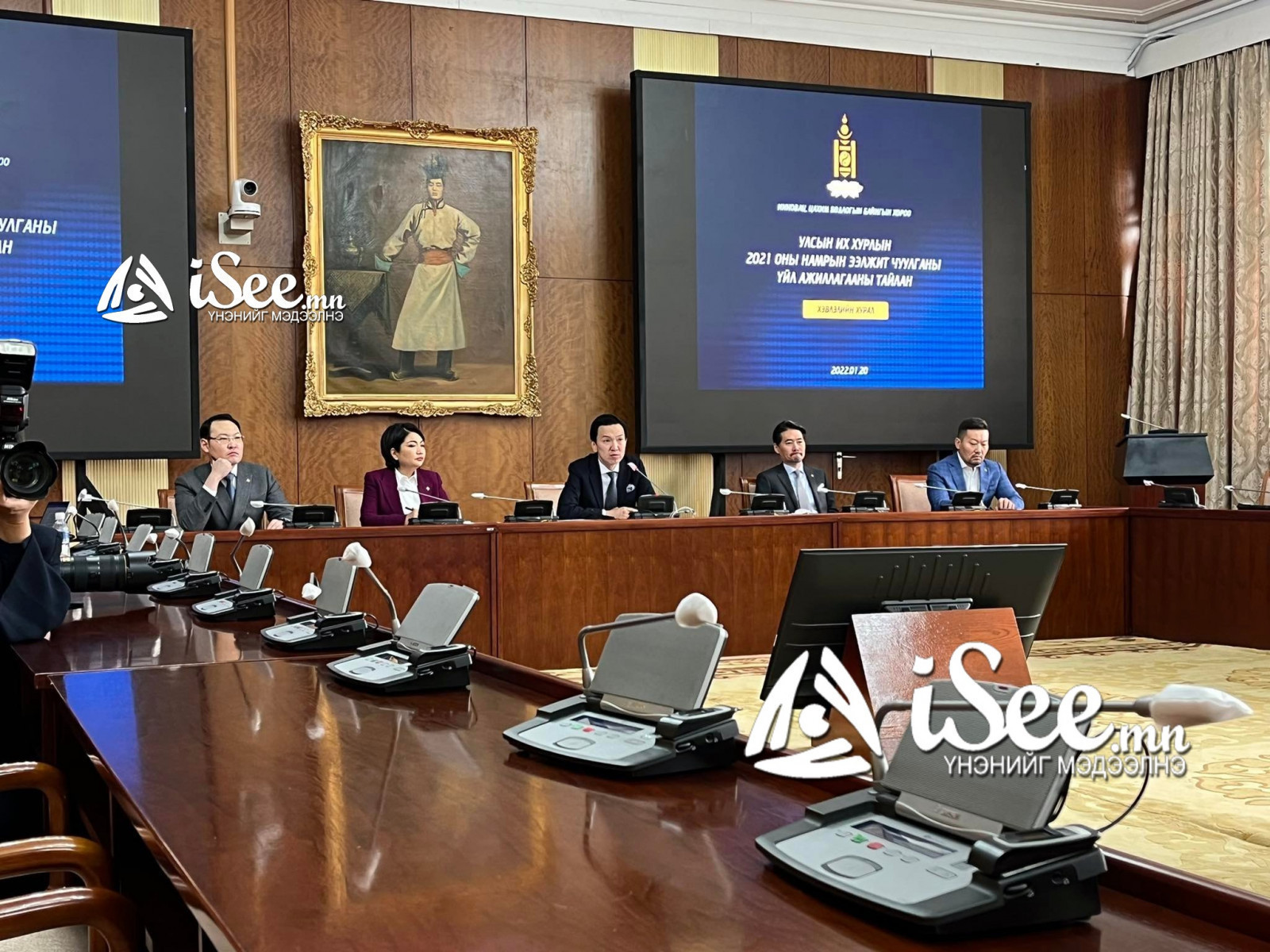 Төрөөс олгох урамшууллаас нийгмийн даатгалын болон эрүүл мэндийн даатгалын шимтгэл суутган төлөх тухай хуулийн төслийг хэлэлцэнэ 