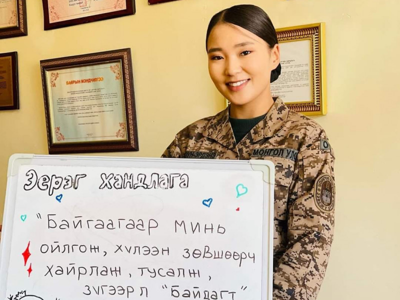 ФОТО: Сонсогч оюутнууд "харилцаа хандлагаараа зөв иргэн бай" давалгааг өрнүүлж байна