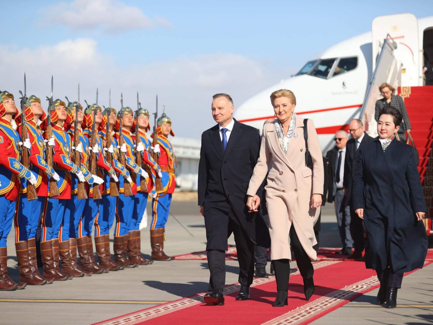 ФОТО: Бүгд Найрамдах Польш Улсын Ерөнхийлөгч Анджей Дуда гэргийн хамт Монгол Улсад хүрэлцэн ирлээ