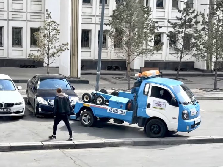 Польшийн Ерөнхийлөгчийн айлчлалтай холбогдуулж, авто зогсоол болон зам талбайг чөлөөлөх ажил явагдаж байна