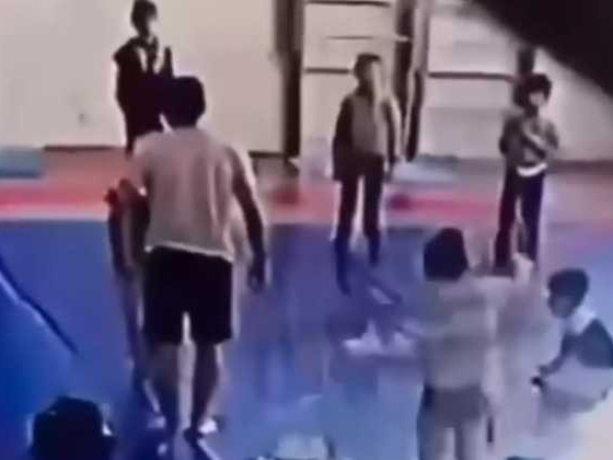 Азербайжанд самбо бөхөөр хичээллэж байсан хүүг дасгалжуулагч нь хүнд гэмтээж амь насыг нь хохироожээ