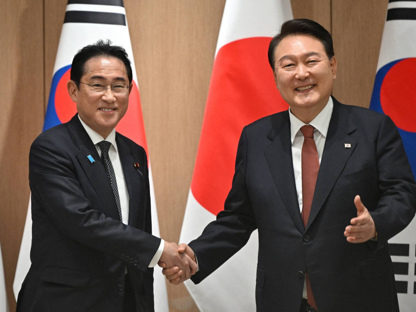 Япон, БНСУ-ын удирдагчид аюулгүй байдлын асуудлаар хамтран ажиллана гэдгээ нотоллоо