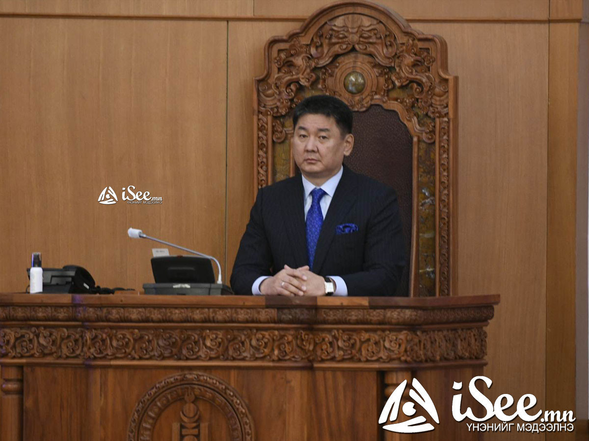 Ерөнхийлөгч У.Хүрэлсүх сувилагч нарт төрийн дээд цол, одон, медаль гардуулна