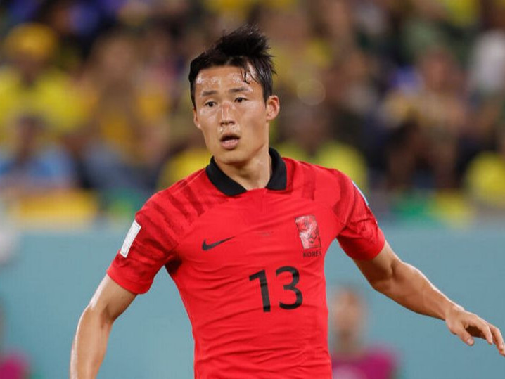 Өмнөд Солонгосын хөл бөмбөгчин Сон Жун Хог авлигын хэргээр Хятад улсад саатуулжээ