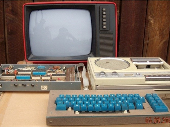 Монгол хүн зохион бүтээсэн микро компьютер "Оч" 39 нас хүрлээ