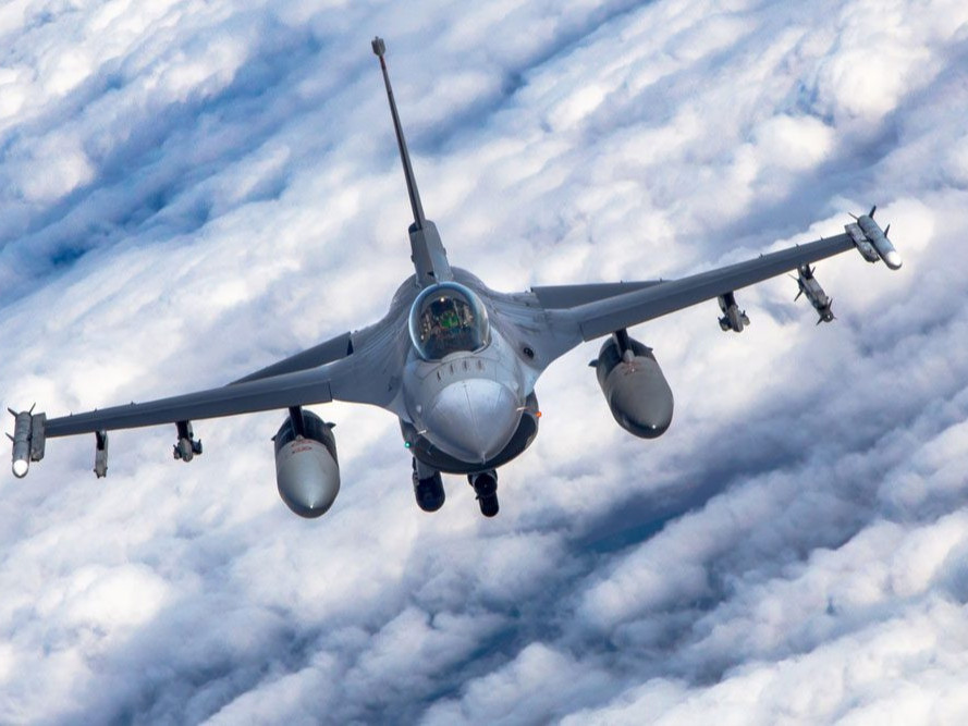 Украины тал Европ дахь АНУ-ын цэргийн командлагчтай сөнөөгч F-16 онгоц нийлүүлэх талаар ярилцжээ