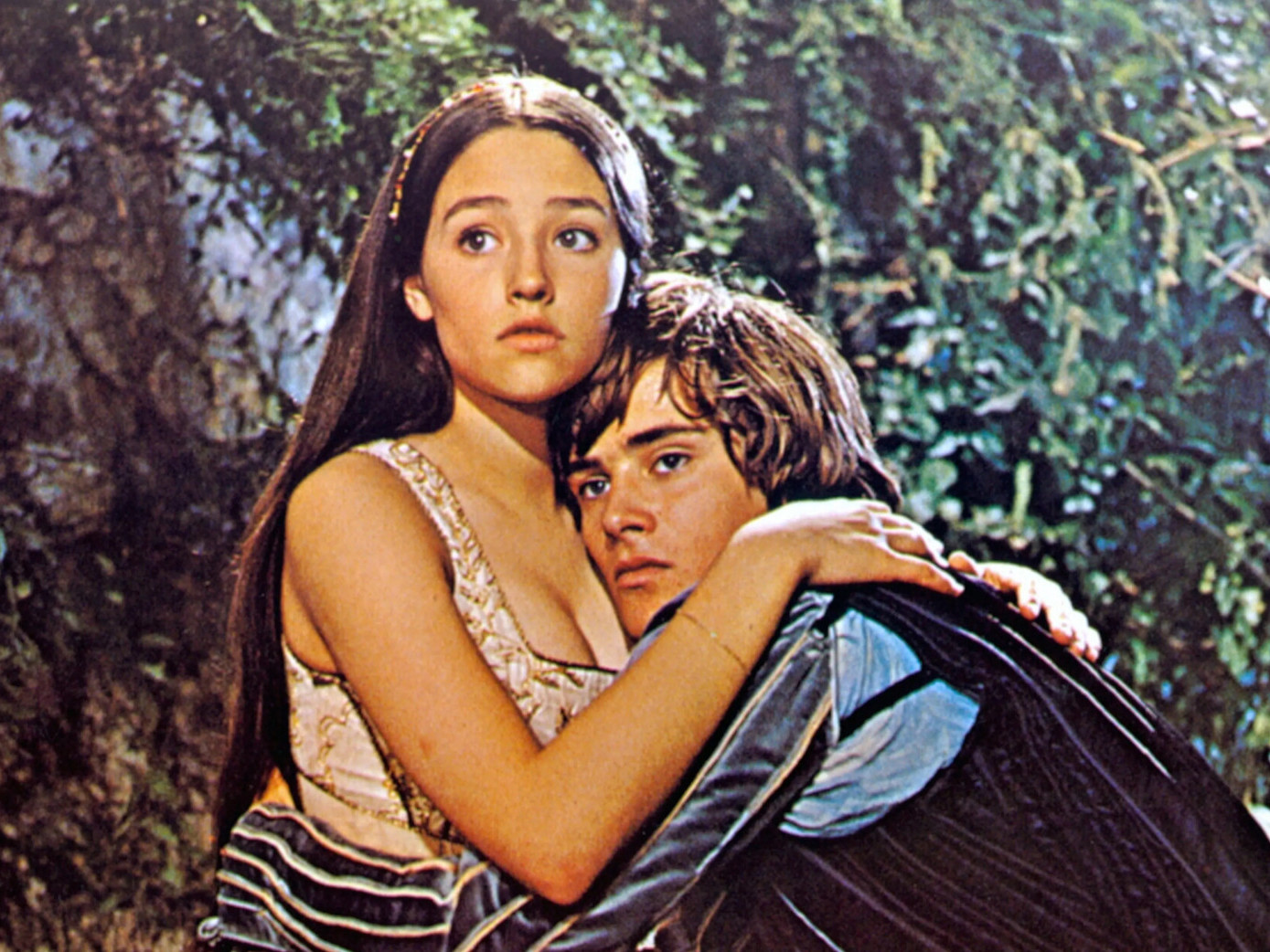 "Ромео Жульетта" киноны жүжигчид албадан нүцгэлүүлсэн хэмээн найруулагчаа шүүхэд өгчээ