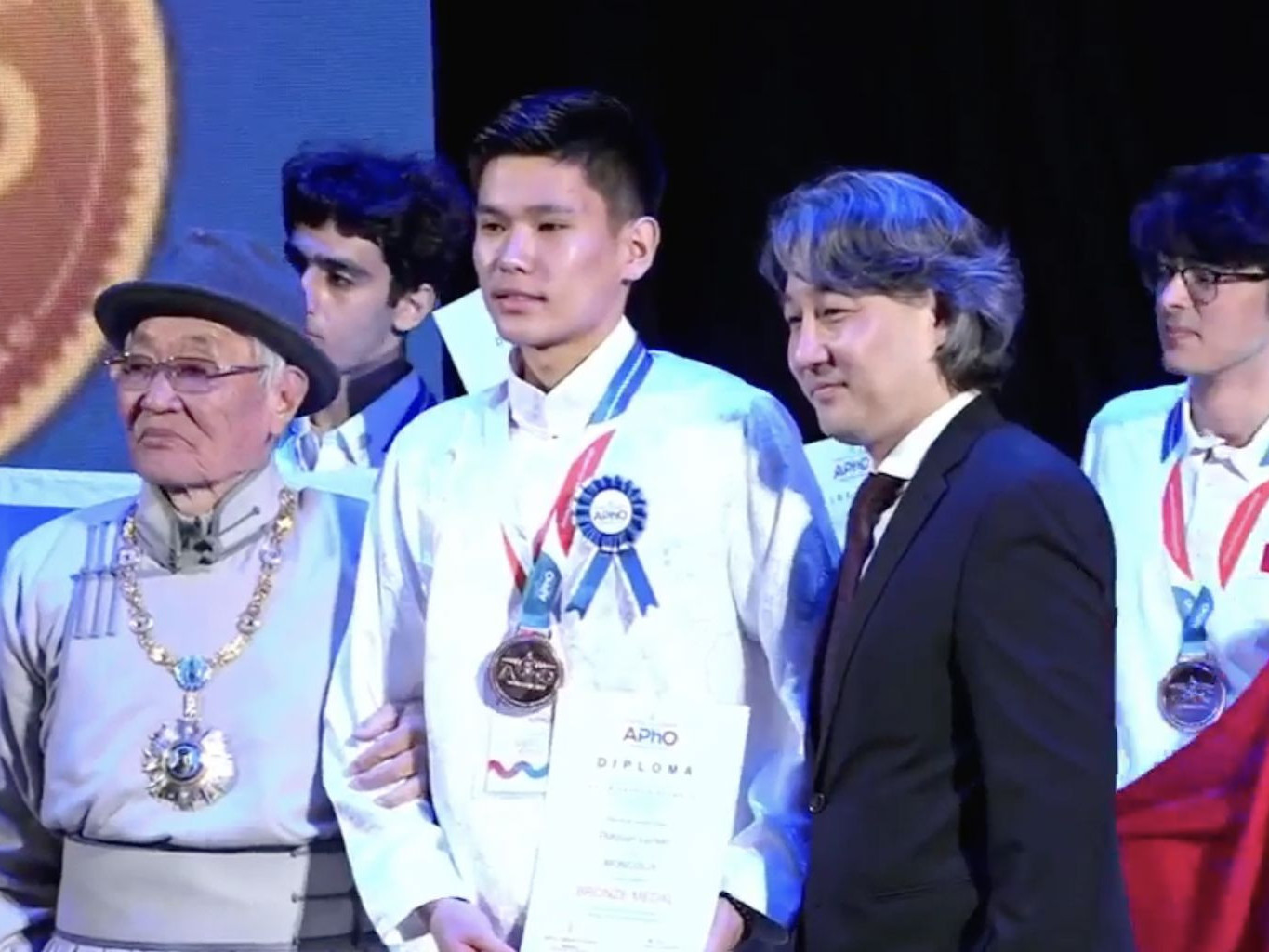 Азийн физикийн олимпиадаас 11 дүгээр сургуулийн сурагч Л.Дөлгөөн хүрэл медаль хүртлээ