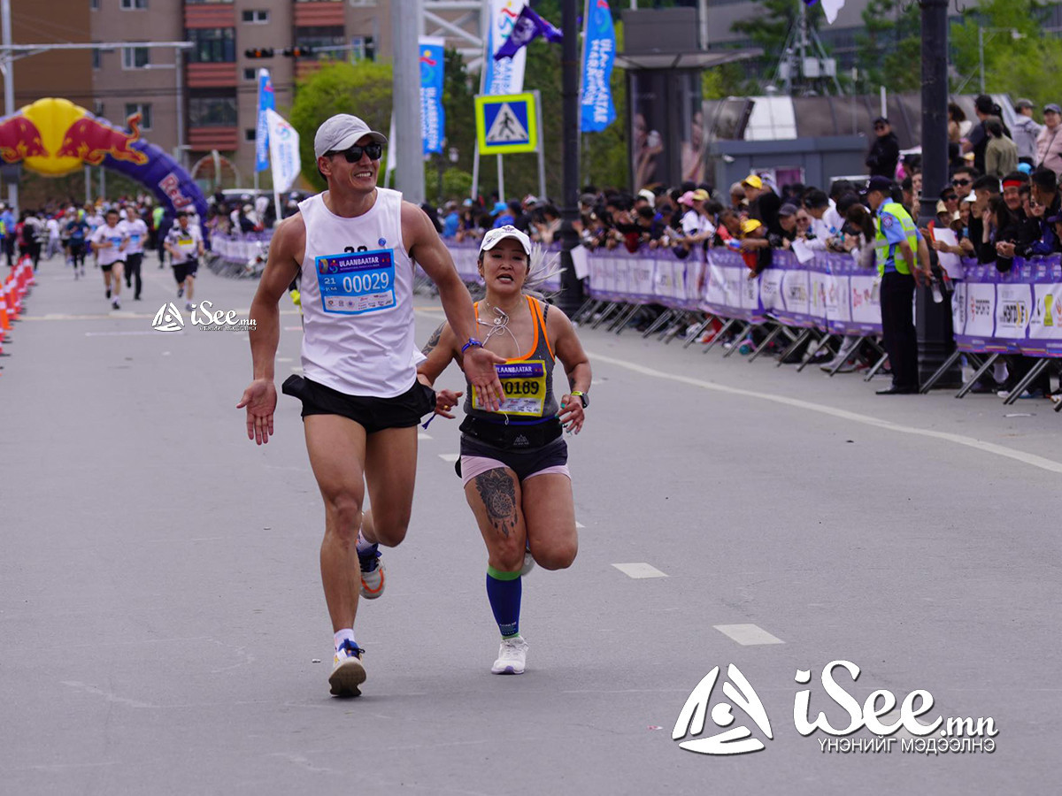 ФОТО: “Улаанбаатар марафон-2023” олон улсын гүйлтийн 1.5 км, 5 км, 10 км, 21 км, 42 км-т гүйсэн оролцогчид бариандаа орлоо