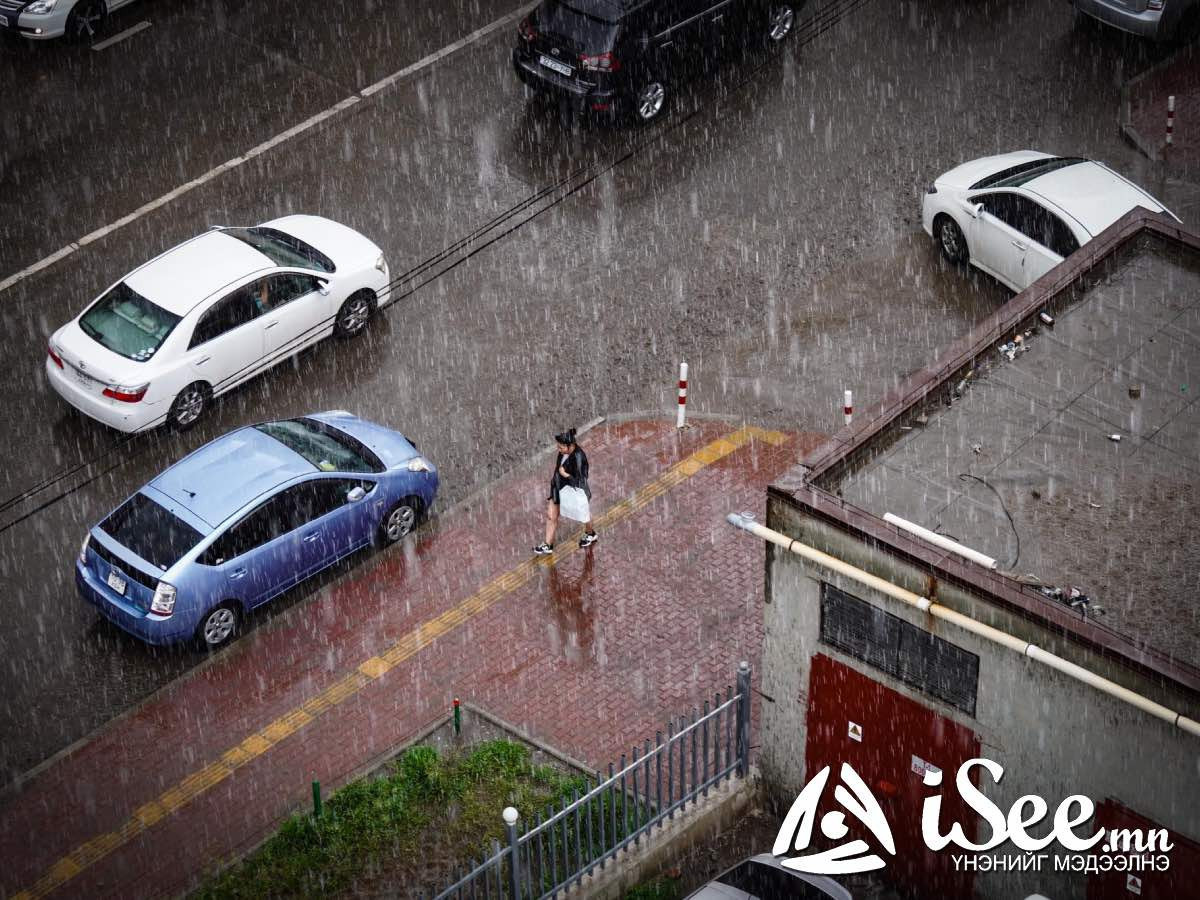 Улаанбаатарт бага зэргийн бороо орж, 14 градус дулаан байна