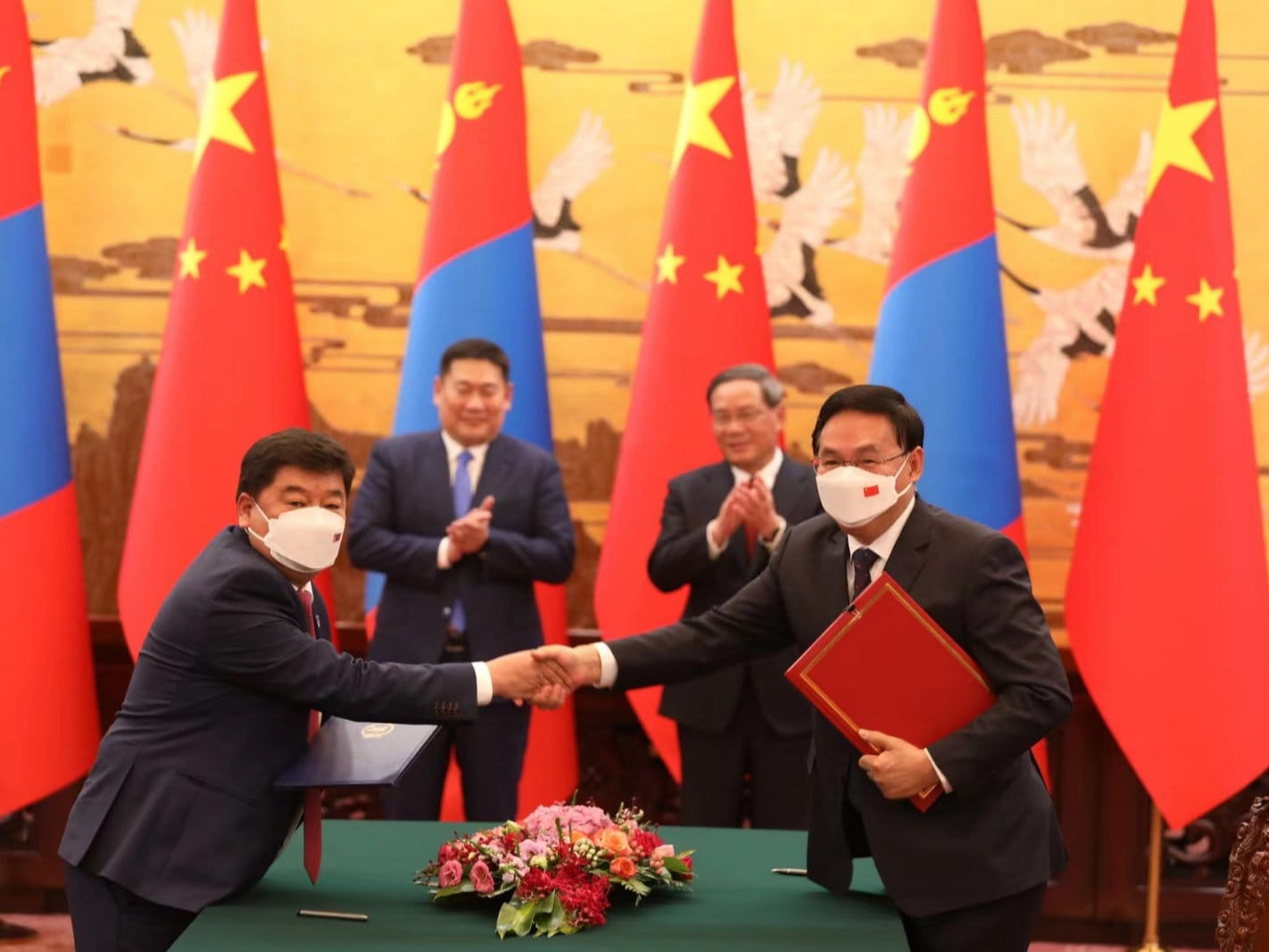 Монгол, Хятадын төрийн өмчит компаниудын бодитой хамтран ажиллахыг дэмжиж талууд Санамж бичигт гарын үсэг зурлаа