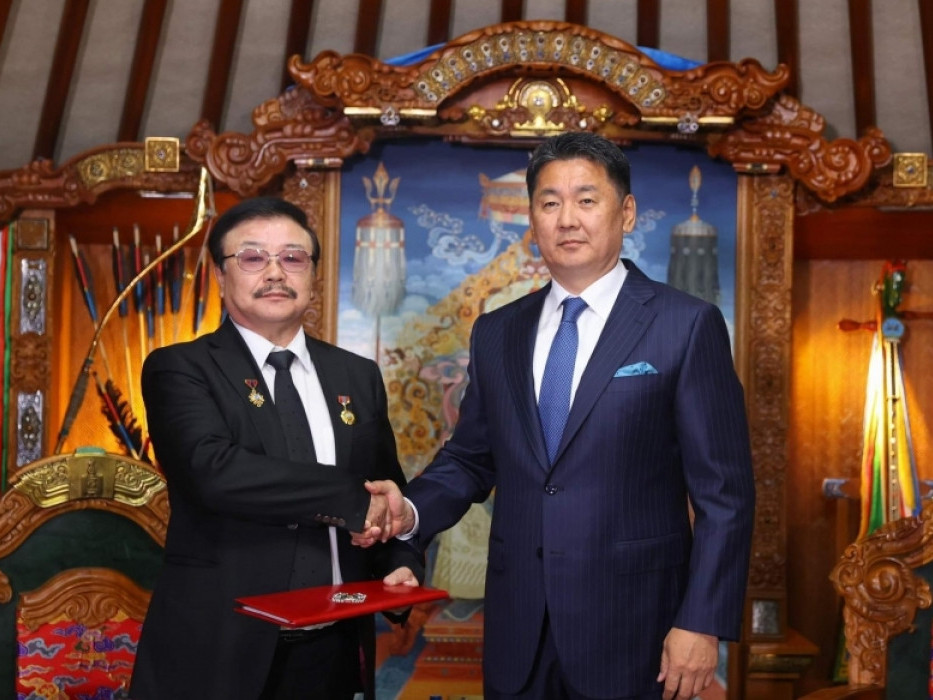 Хөгжмийн зохиолч Л.Балхжавд Монгол Улсын төрийн соёрхолт шагналыг хүртээлээ 