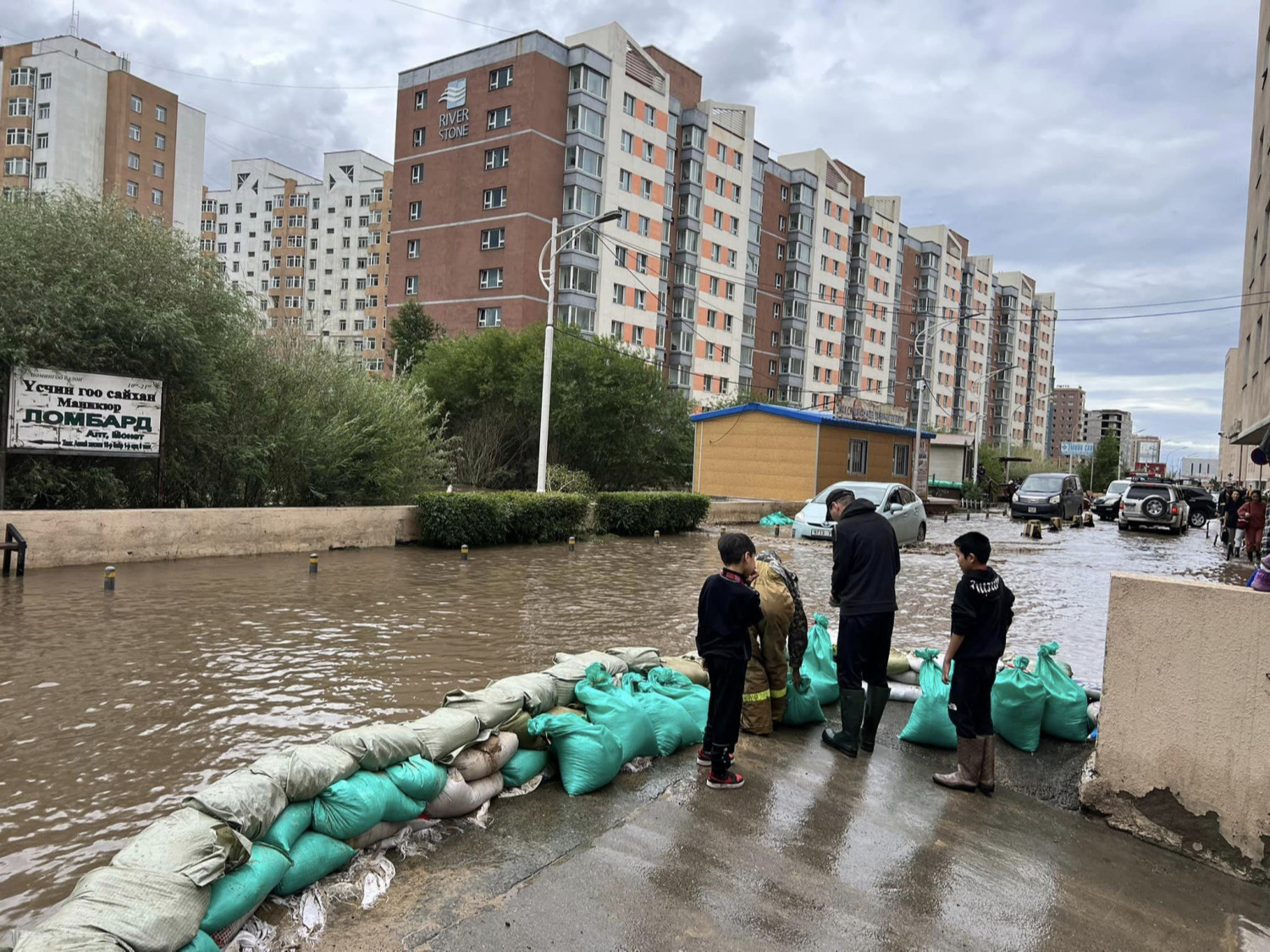 “Алтай хотхон” руу орох авто замын хөдөлгөөнийг хааж, тог цахилгааныг түр хязгаарлажээ