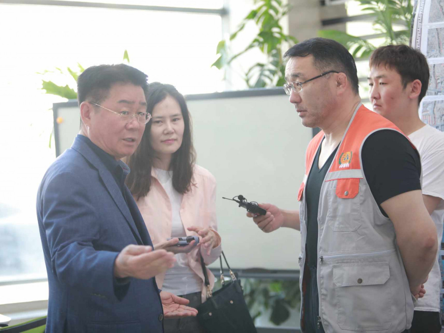 БНСУ-ын Элчин сайд Ким Жун Гү боломжит бүхий л байдлаар туслахаа илэрхийлжээ