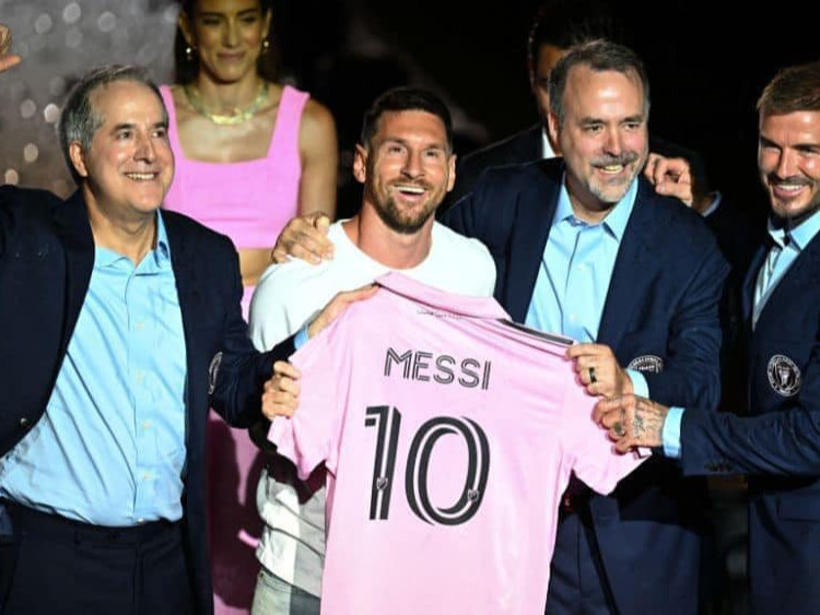 Лионель Месси дэлхийн хөлбөмбөгийн түүхэнд хамгийн өндөр өртөгтэй гэрээг байгуулжээ