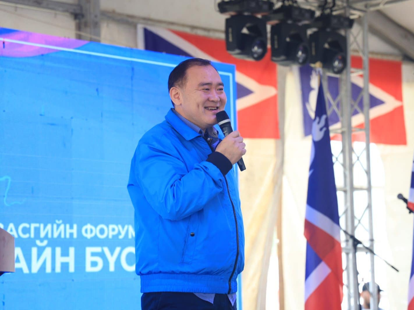 ФОТО: Ардчилсан намаас зохион байгуулж буй Хангайн бүсийн “Эдийн засгийн форум” албан ёсоор эхэллээ