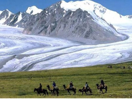 Алтай Таванбогд уул руу тээврийн хэрэгслээр нэвтрэхийг хориглолоо