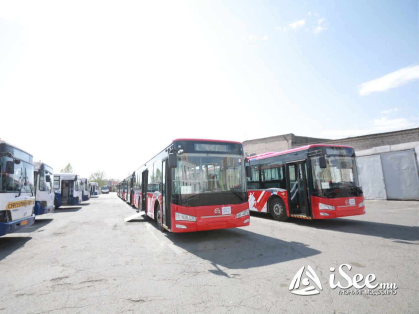 МУБИС, Төв цэнгэлдэхээс Хүй долоон худаг чиглэлд нийтийн тээвэр үйлчилнэ