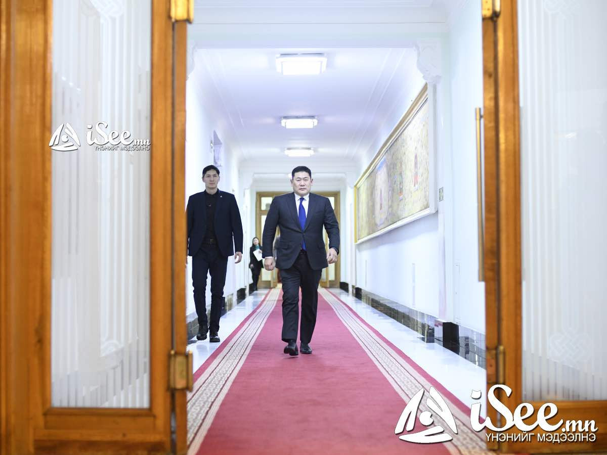 Ерөнхий сайд АНУ-аас ирсэн тул Засгийн газар өнөөдөр 12 цагаас хуралдахаар товложээ